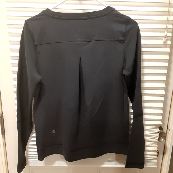 Lululemon long sleeves pullover sweaters  . Size  small - Picture 7 of 15